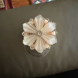 Bath & Body Works Cream Car visor Vent Clip flower rhinestone new